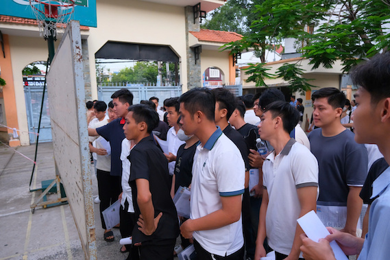Thí sinh tại Cần Thơ tham dự kỳ thi tốt nghiệp THPT năm 2025. Ảnh: Phong Linh
