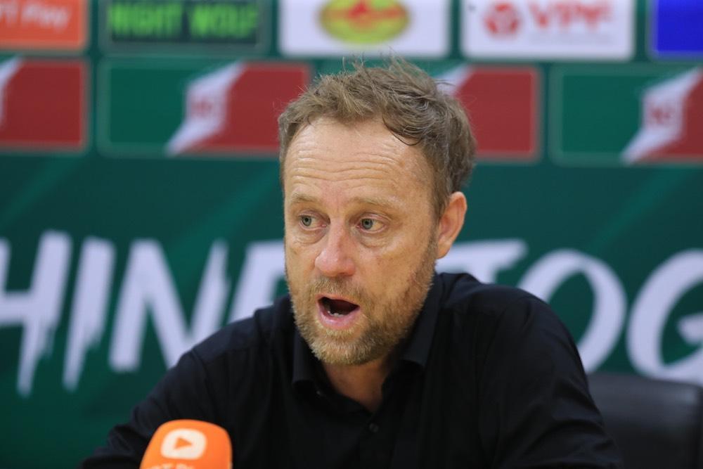 Polking là huấn luyện viên ngoại thành công nhất ở mùa giải 2024-2025. Ảnh: CAHN FC