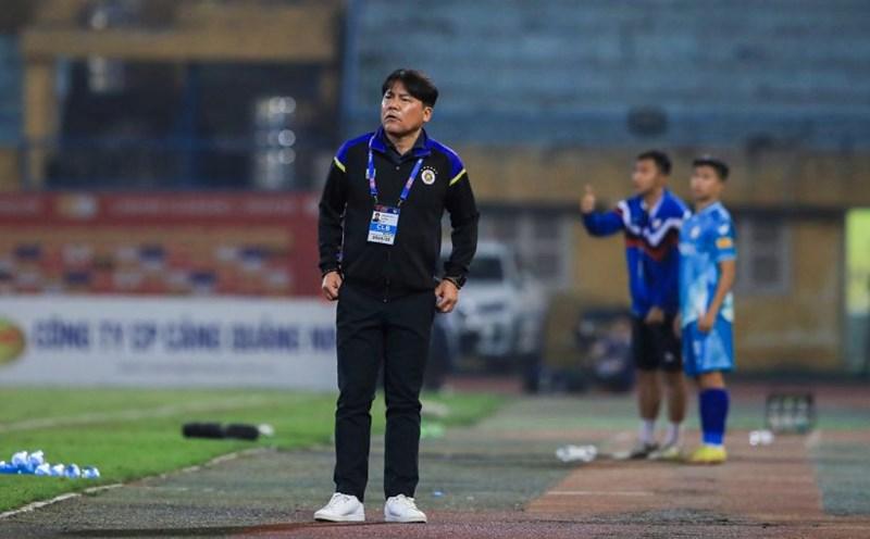 Huấn luyện viên Makoto Teguramori ít nhiều mang đến sự ổn định cho Hà Nội FC. Ảnh: Minh Dân