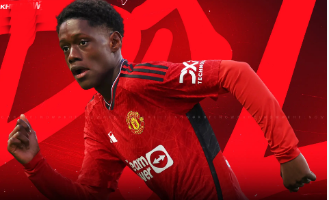 Ngwashi gia hạn với Man United thêm 4 năm.