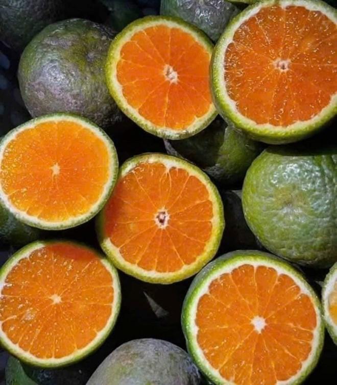 Vì sao không nên uống nước cam thường xuyên vào buổi sáng