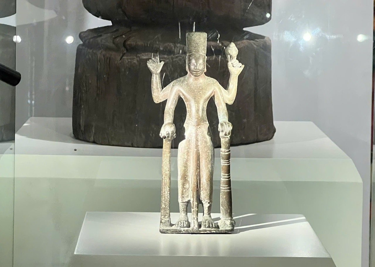 Tượng thần Vishnu. Ảnh: Ngọc Dủ