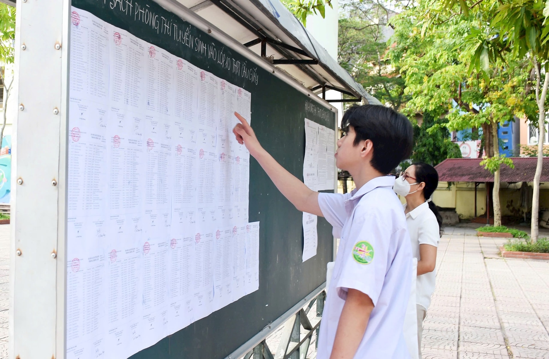 Thí sinh Hà Nội xác nhận nhập học lớp 10 từ ngày 10 đến 12-7. Ảnh: Lê Nguyễn