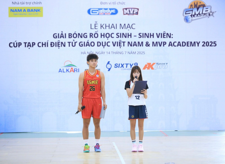 Đại diện các đội bóng rổ tham dự giải bày tỏ quyết tâm thi đấu nỗ lực hết mình tại giải đấu. Đại diện các đội bóng rổ tham dự giải bày tỏ quyết tâm thi đấu nỗ lực hết mình tại giải đấu.