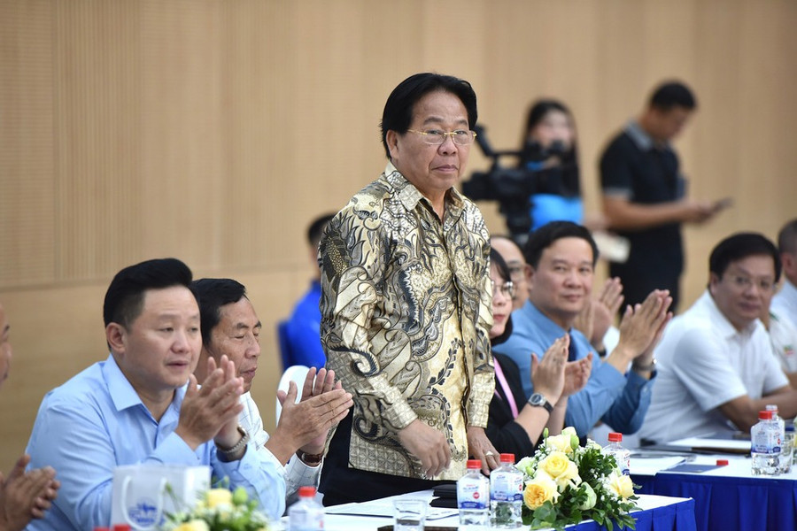 Ông Nghiêm Vũ Khải - Chủ tịch Liên đoàn Bóng rổ Hà Nội. Ông Nghiêm Vũ Khải - Chủ tịch Liên đoàn Bóng rổ Hà Nội.