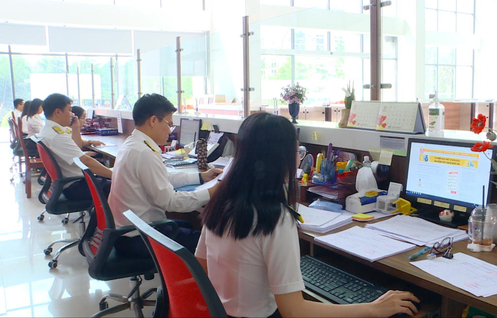 Thuế tỉnh Đồng Nai thu ngân sách 6 tháng đầu năm 2025 đạt 33.053 tỷ đồng. Ảnh: Đức Mỹ