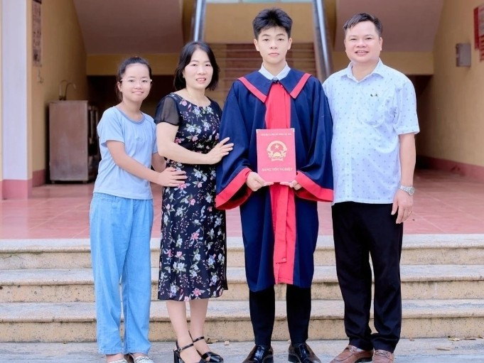 Ma Vũ Duy cùng gia đình. 1000039106.jpg