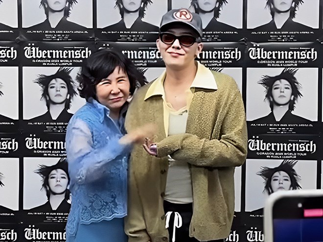 Người phụ nữ khiến G-Dragon thay đổi 180 độ, khép nép khi đứng cùng