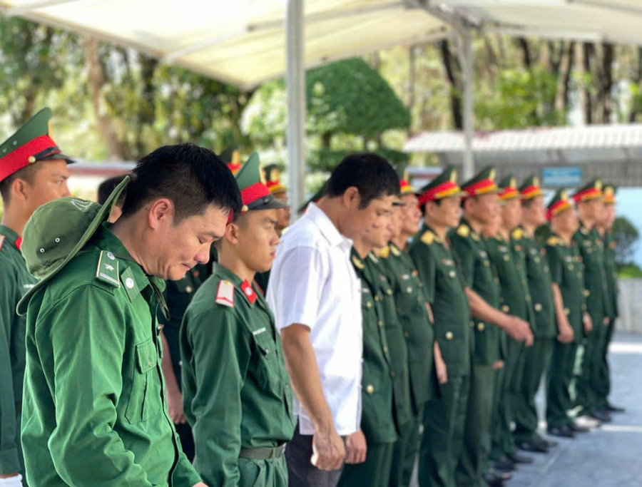 Những ngày tháng 7, khu Di tích lịch sử Ngã ba Đồng Lộc đón tiếp hàng nghìn du khách về dâng hương tưởng niệm.