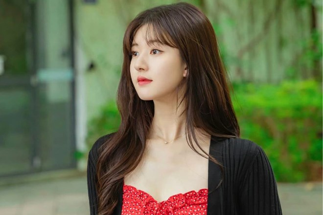 Thế khó của Triệu Lộ Tư trong cuộc chiến với công ty quản lý