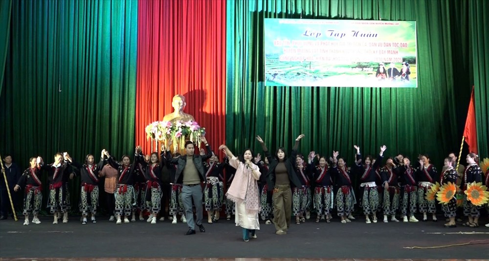 Bài 2 - Hồi sinh lễ hội, giữ lửa hồn làng - ảnh 2