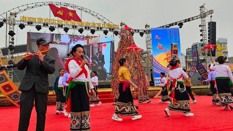 Bài 2 - Hồi sinh lễ hội, giữ lửa hồn làng - ảnh 3