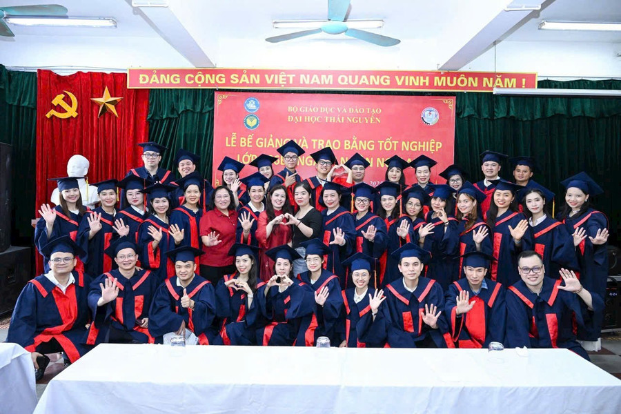 Lễ bế giảng và trao bằng tốt nghiệp. dao-tao-tu-xa-2.jpg