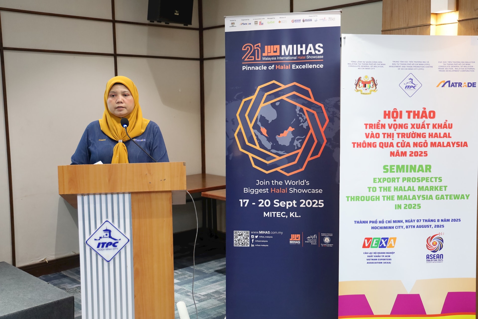 ba-zaimah-osman-lanh-su-thuong-mai-cuc-xuc-tien-thuong-mai-malaysia-tai-tp.hcm-matrade-.jpg