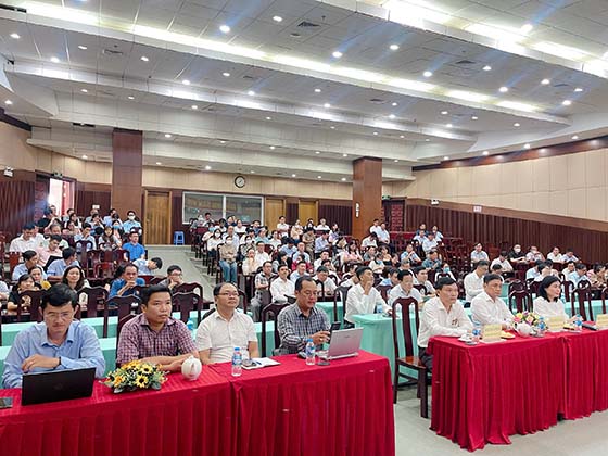 Các đại biểu dự tập huấn hướng dẫn chẩn đoán, điều trị và giám sát bệnh sốt xuất huyết Dengue. Ảnh: Sở Y tế Cần Thơ.