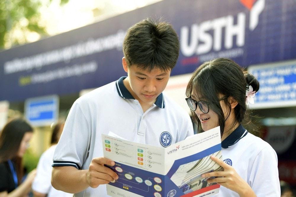 Cả nước có gần 850.000 thí sinh đăng ký xét tuyển đại học, cao đẳng năm 2025 với tổng số hơn 7,6 triệu nguyện vọng. Ảnh: Dương Triều