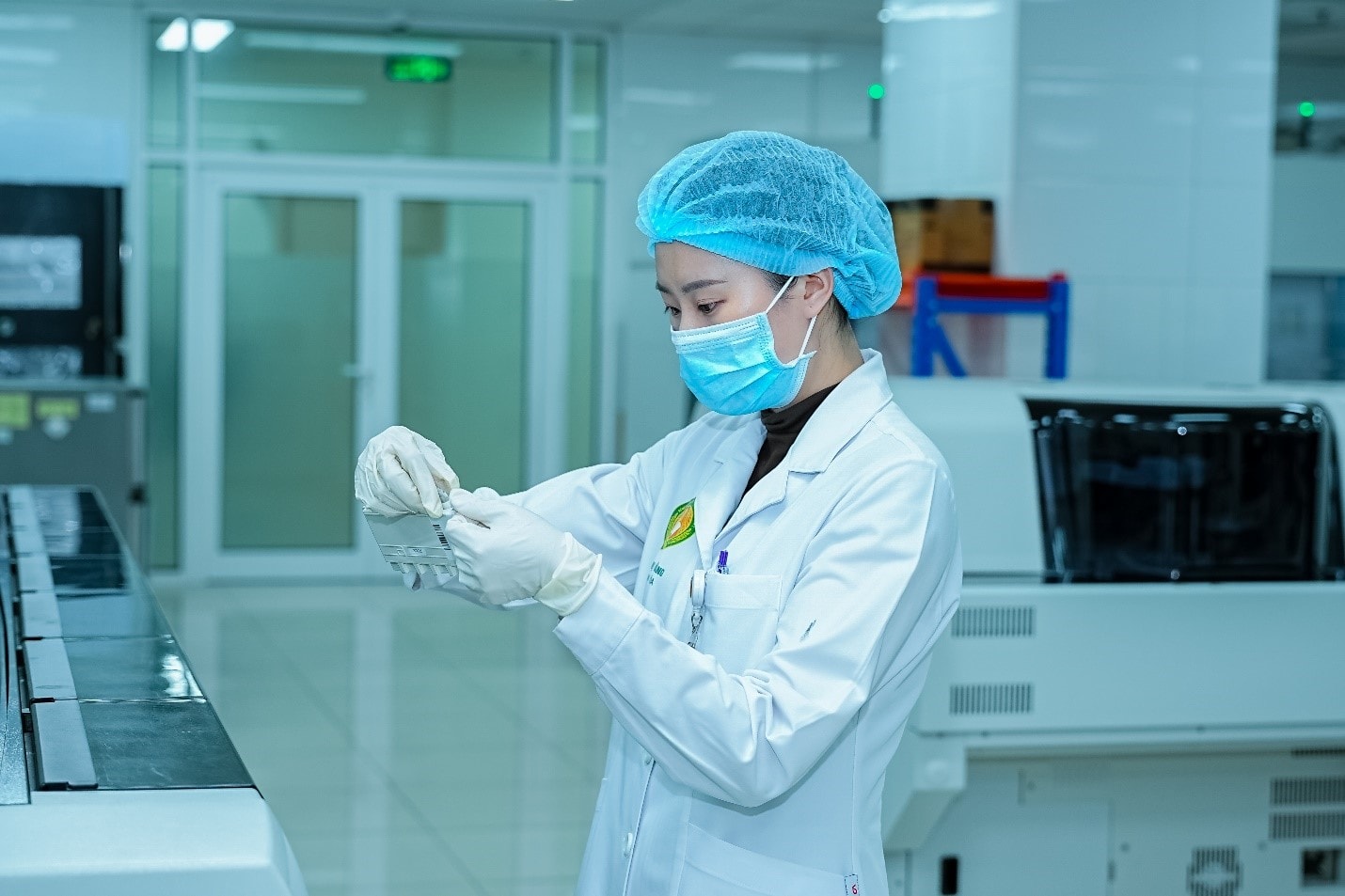 Về thủ tục hành chính: Bộ Y tế cho biết, Thông tư được ban hành sẽ không phát sinh thủ tục hành chính mà chỉ quy định danh mục mua sắm tập trung cấp quốc gia đối với thiết bị y tế, vật tư xét nghiệm.Ảnh: BV Quân y 103