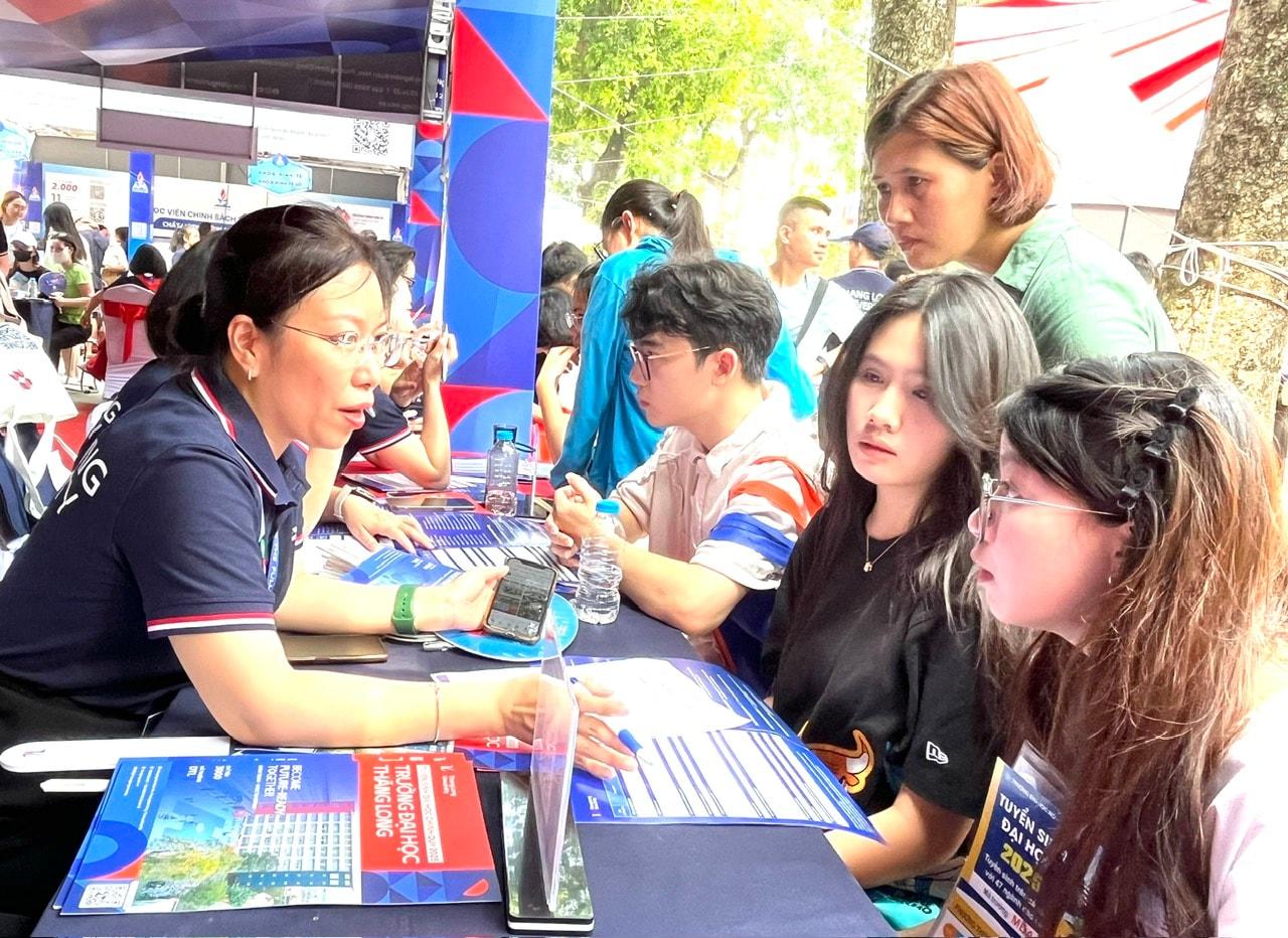 Bộ GD-ĐT lọc ảo 6 lần để xác định nguyện vọng trúng tuyển đại học. Ảnh: Lê Nguyễn