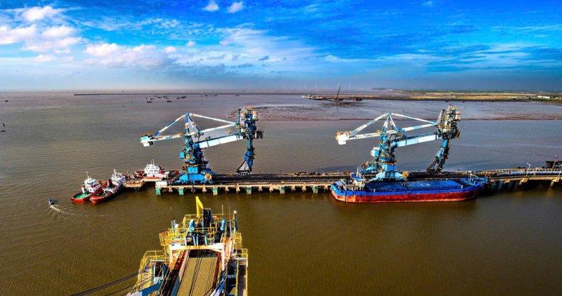 Tuyến đường bộ ven biển Vĩnh Long khi hoàn thành sẽ mở ra cơ hội phát triển kinh tế, du lịch và giao thương ven biển. Ảnh: Hoàng Lộc