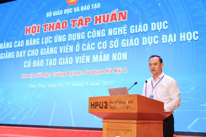 TS. Trần Nam Tú - Phó Cục trưởng Cục Khoa học, Công nghệ và Thông tin, Bộ GD&ĐT phát biểu khai mạc tại hội thảo.