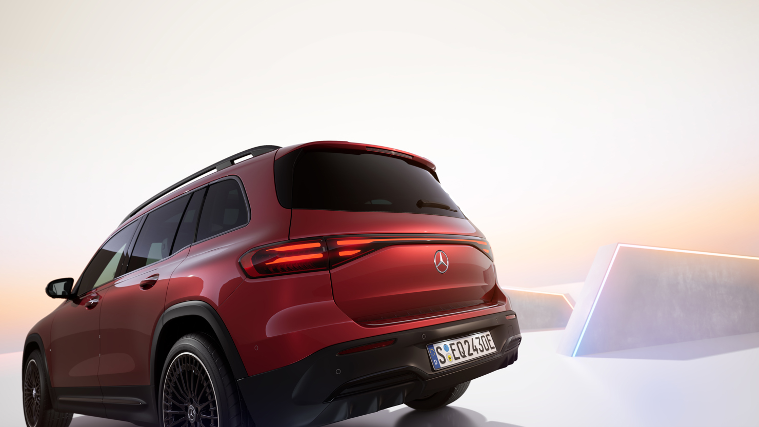 Giơi thiệu thêm mẫu xe thuần điện Mercedes EQB 250+ một lần nữa khẳng định cam kết của Mercedes-Benz trong chặng đường thúc đẩy tương lai di chuyển bền vững tại Việt Nam