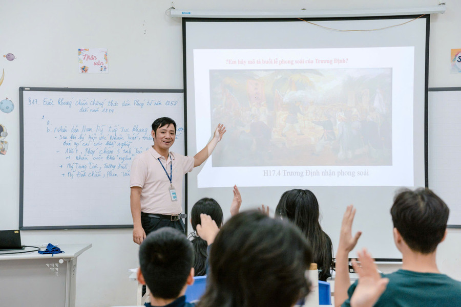 TS Phạm Văn Giềng trong giờ dạy. Ảnh: NVCC ke-hoach-giao-duc-nha-truong-dap-ung-yeu-cau-moi1.jpg