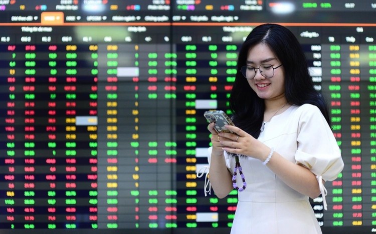 PMI giảm tốc, áp lực tỷ giá tăng, khối ngoại tiếp tục bán ròng, kỳ vọng Fed hạ lãi suất... đang tác động không nhỏ tới tâm lý thị trường trong ngắn hạn.