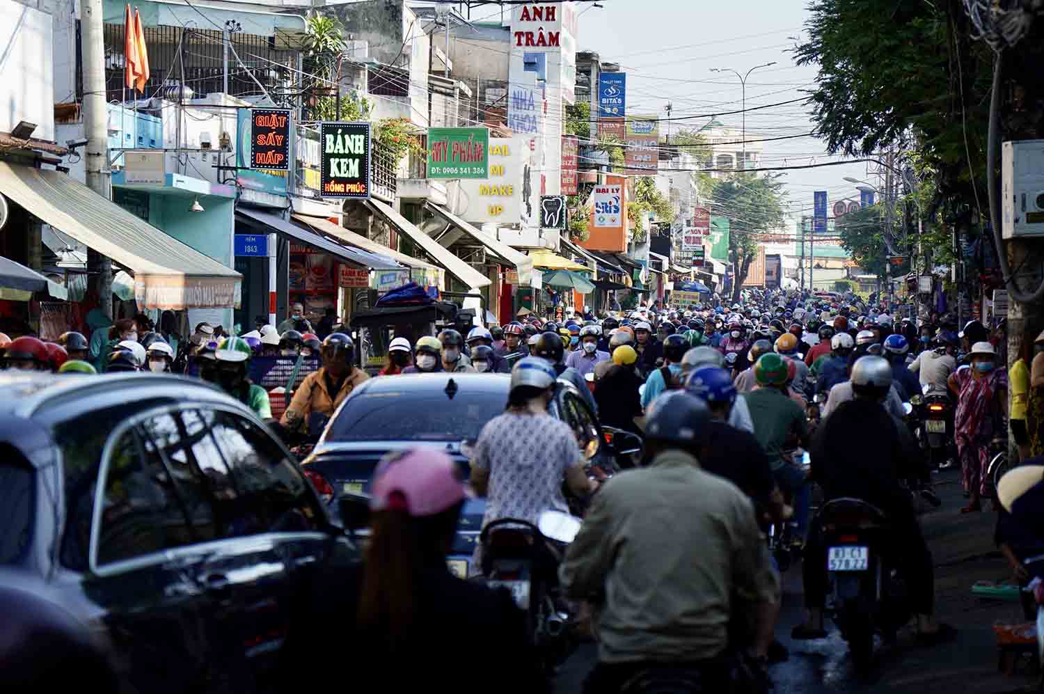 Đường liên phường Thới An - Thạnh Xuân giúp giảm kẹt xe cửa ngõ Tây Bắc TPHCM.  Ảnh: Anh Tú