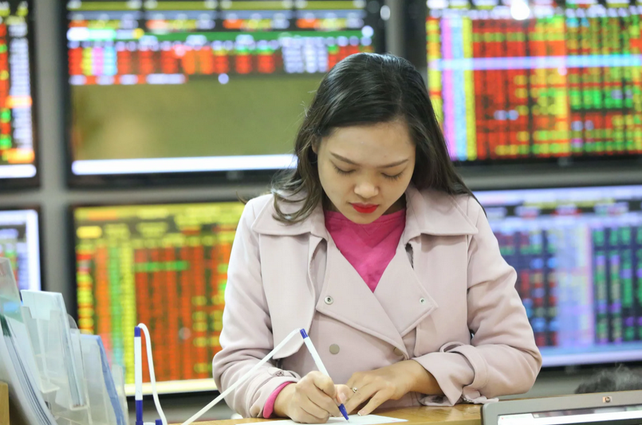 Để vượt đỉnh bền vững, thị trường cần thêm động lực từ tăng trưởng EPS