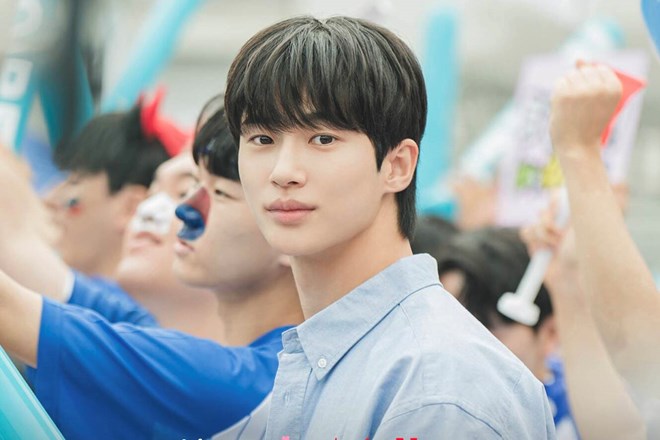 Netflix tiếp tục hạ thù lao diễn viên, Byeon Woo Seok bị ảnh hưởng