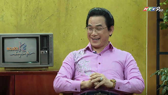 Nghệ sĩ Ngân Tuấn trong chương trình “Người kể chuyện đời“. Ảnh: HTV9