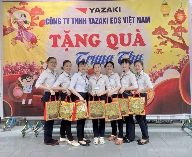 Trao tặng 7.000 phần quà trung thu đến công nhân lao động ở TPHCM