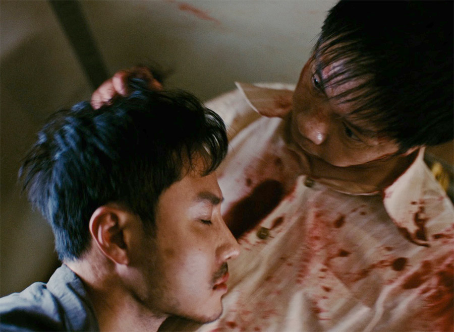 Thanh Sơn trong vai nam chính Bình ở phim điện ảnh “Tử chiến trên không“. Anh được đạo diễn Hàm Trần chọn vì “vừa đẹp trai, vừa giản dị“. Ảnh: Nhà sản xuất