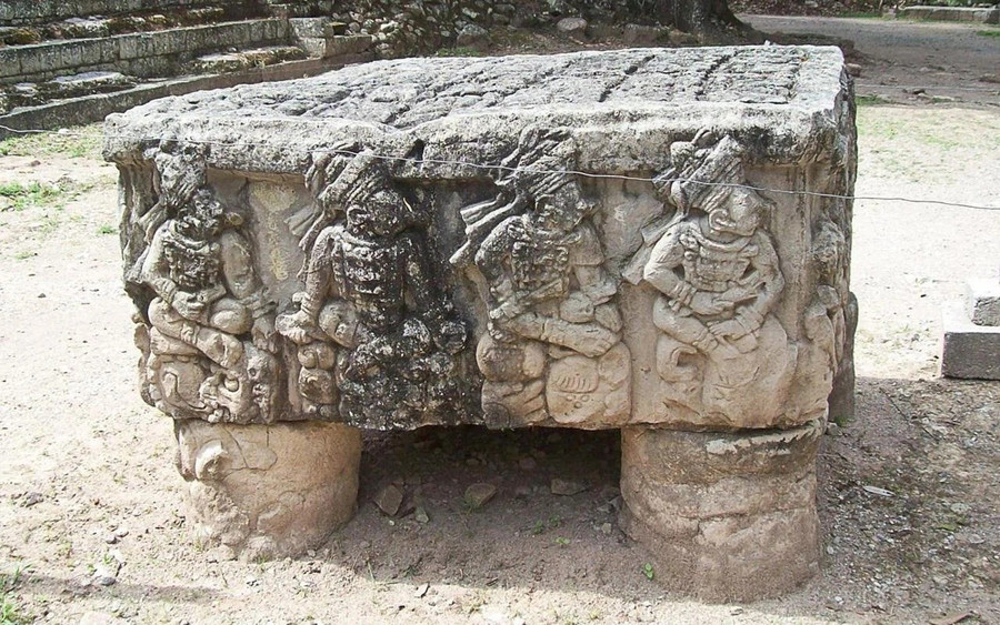giai-ma-ky-hieu-tay-tren-ban-tho-q-thach-thuc-bi-an-maya-3.jpg