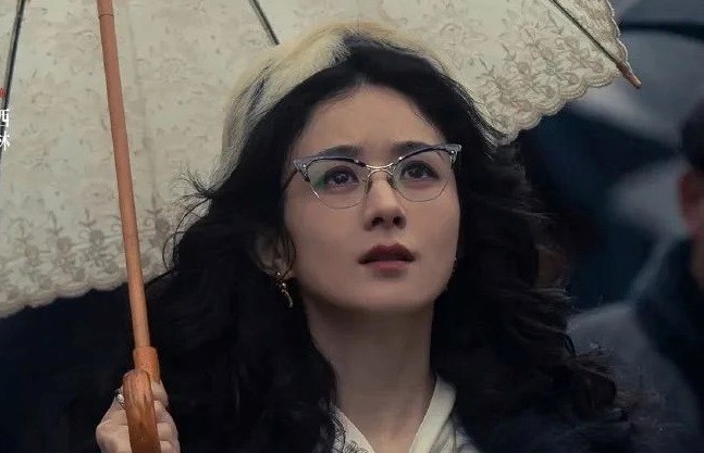 Triệu Lệ Dĩnh gây tranh cãi, danh tiếng ngày càng tụt dốc