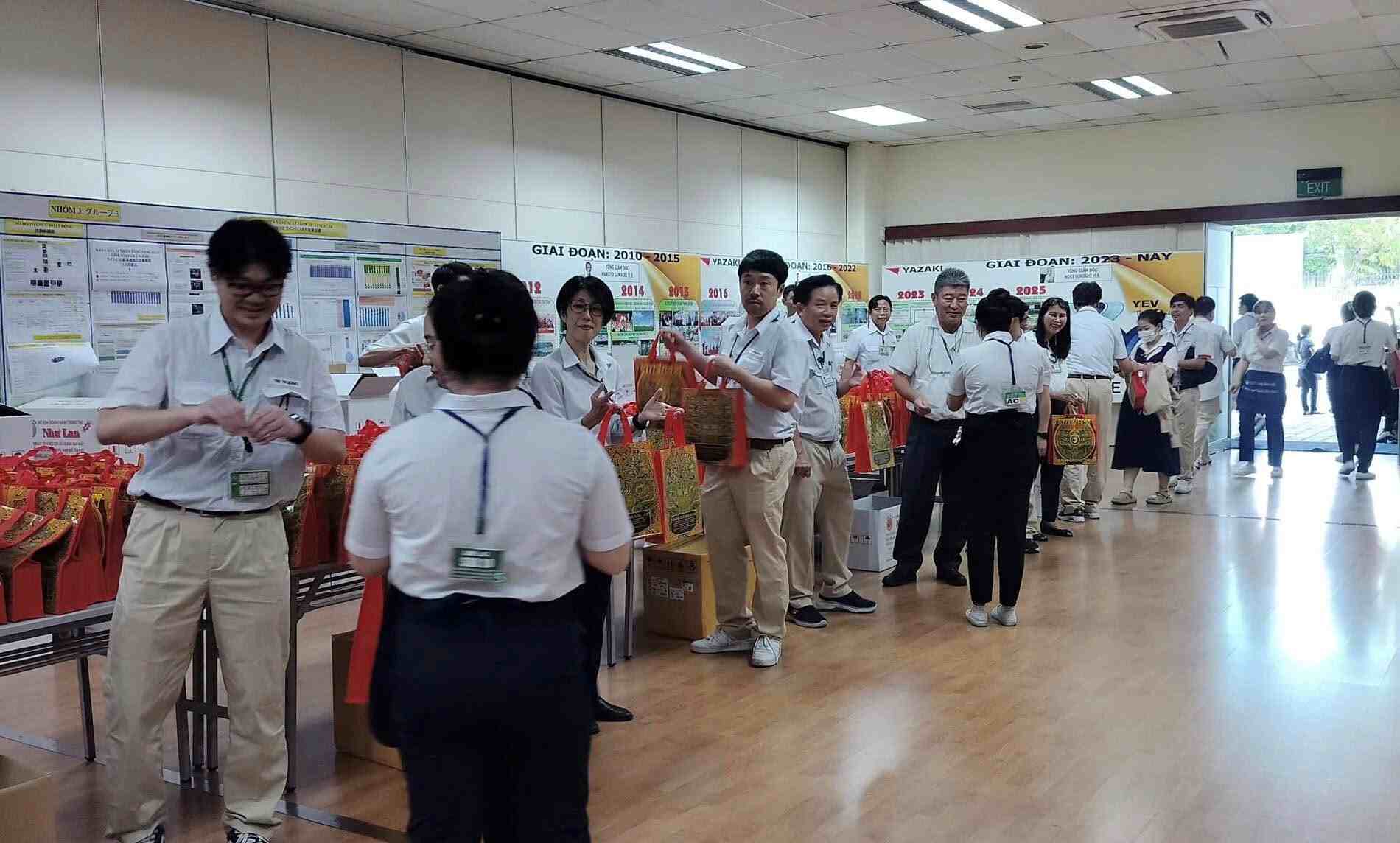 Hơn 7.000 phần quà Trung thu được trao tới công nhân, lao động. Ảnh: CĐCS cung cấp