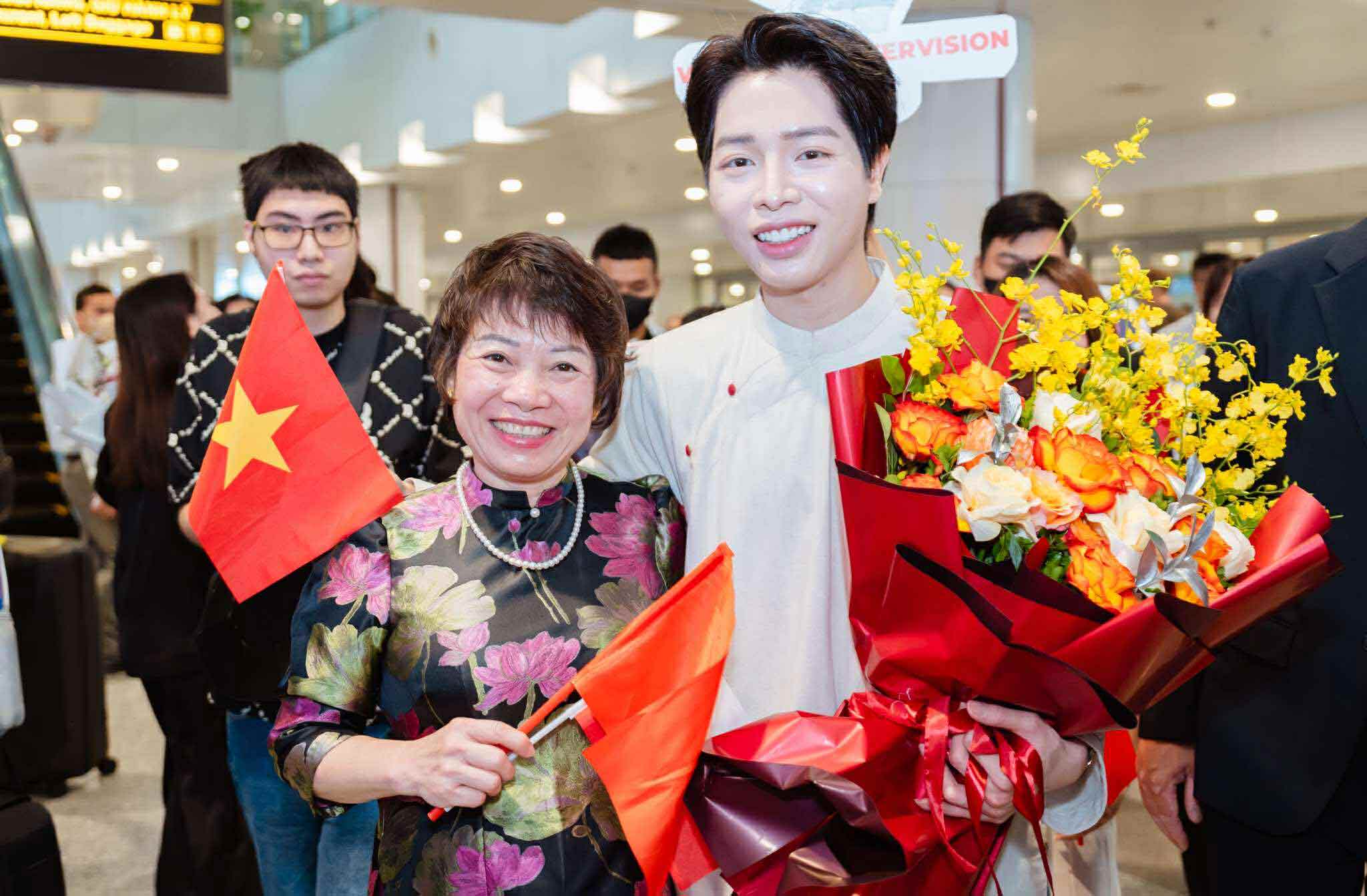 Mẹ Đức Phúc - bà Hồng Yến tự hào về con trai. Ảnh: Tùng Đinh