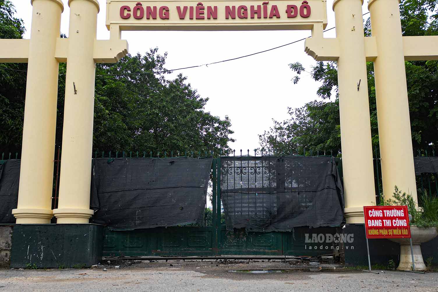 Công viên Nghĩa Đô chưa mở cửa đón người dân. Ảnh: Thiện Nhân