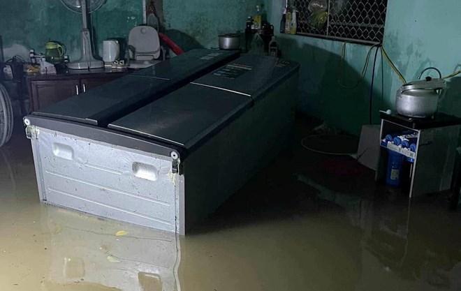 Nghệ An nhiều nơi thiệt hại nặng, gió bão đang mạnh