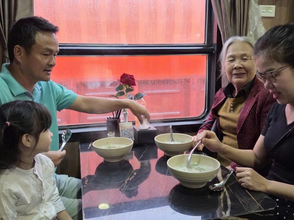 a232.chuyen-tai-duong-sat.jpg
