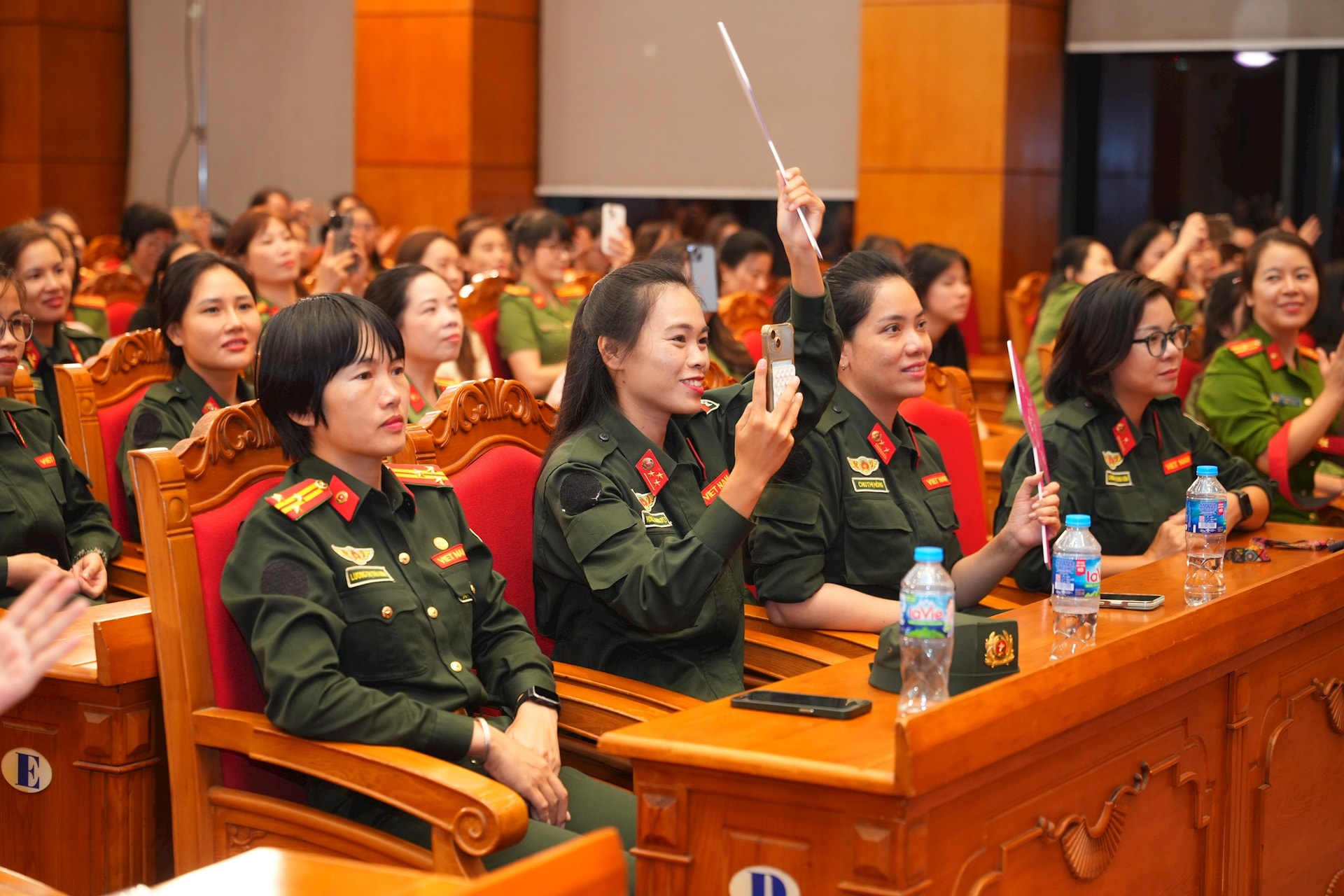 em-xinh-giao-luu1.jpg
