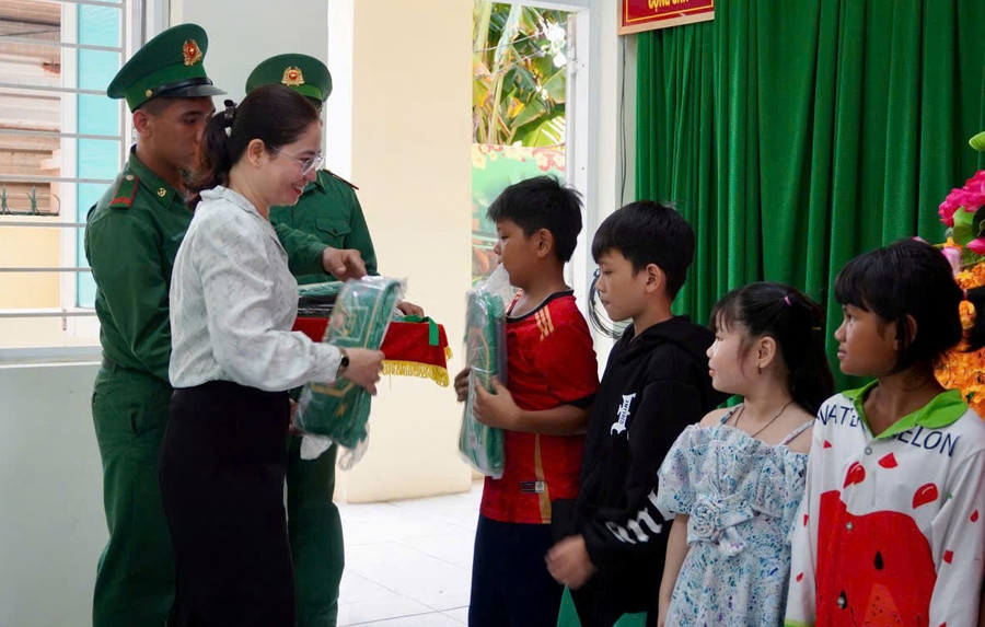 lop-hoc-tinh-thuong-1.jpg