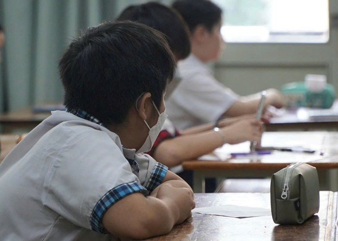 Đề xuất phạt tiền từ 5-10 triệu đồng đối với học sinh có hành vi xúc phạm danh dự, nhân phẩm nhà giáo đang khiến nhiều phụ huynh, học sinh băn khoăn. Ảnh: Chân Phúc