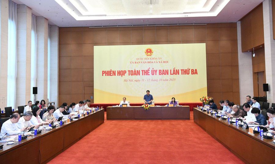 quang-canh-phien-hop1.jpg