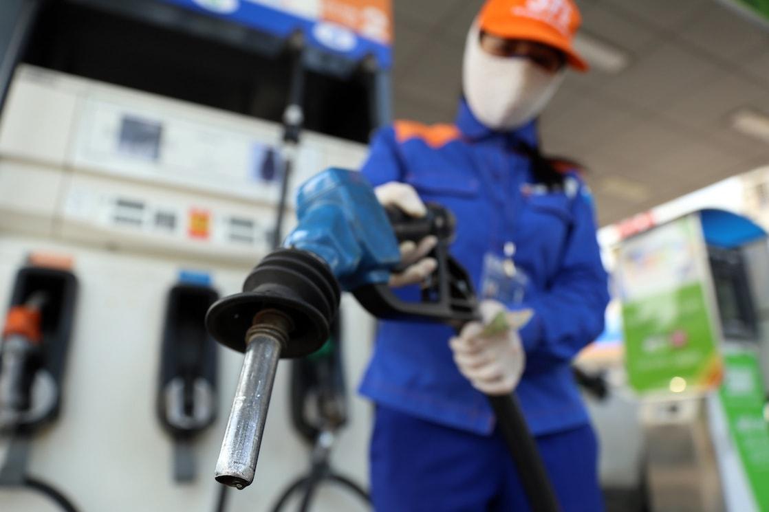Giá xăng dầu hôm nay 15/10: Quay đầu giảm mạnh