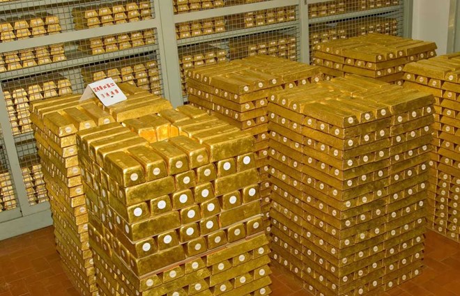 Giá vàng lập đỉnh, nước EU thắng đậm giữa biến động toàn cầu
