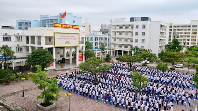 Trường THPT Chuyên Hạ Long được tuyển 3 chỉ tiêu nhân sự chất lượng cao năm 2025 theo Nghị định số 179/2024/NĐ-CP với hưởng lương 100% tập sự. Ảnh: Chuyên Hạ Long