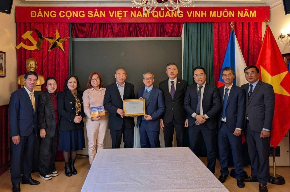 tham-lam-viec-tai-sec.jpeg
