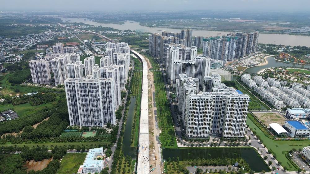 Toàn cảnh cầu cạn Vành đai 3 nhìn từ khu vực Vinhomes Grand Park nơi đang dẫn đầu tiến độ toàn dự án. Ảnh: Anh Tú