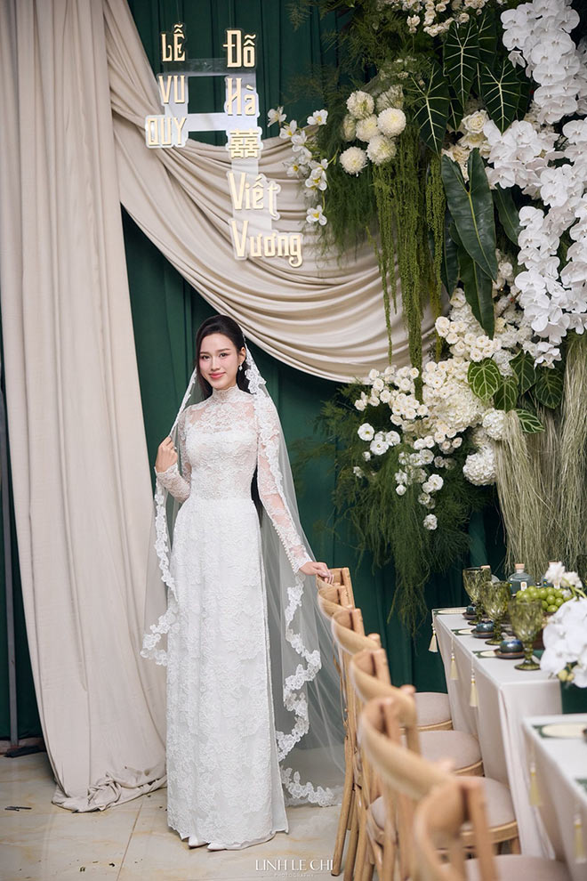 Cô dâu lưu lại những khoảnh khắc đẹp trong lễ vu quy tại Thanh Hóa. Ảnh: Team Lê Chí Linh